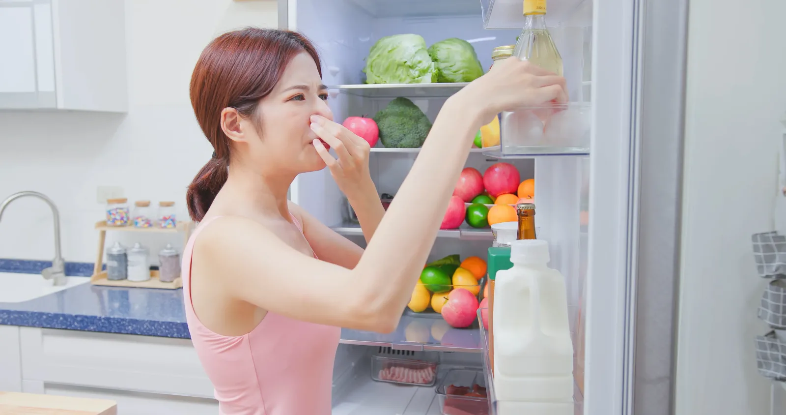 冰箱收納的第一步是食物斷捨離，摩爾空間 100% 直營管理確保所有倉庫環境維持一致的衛生高標準