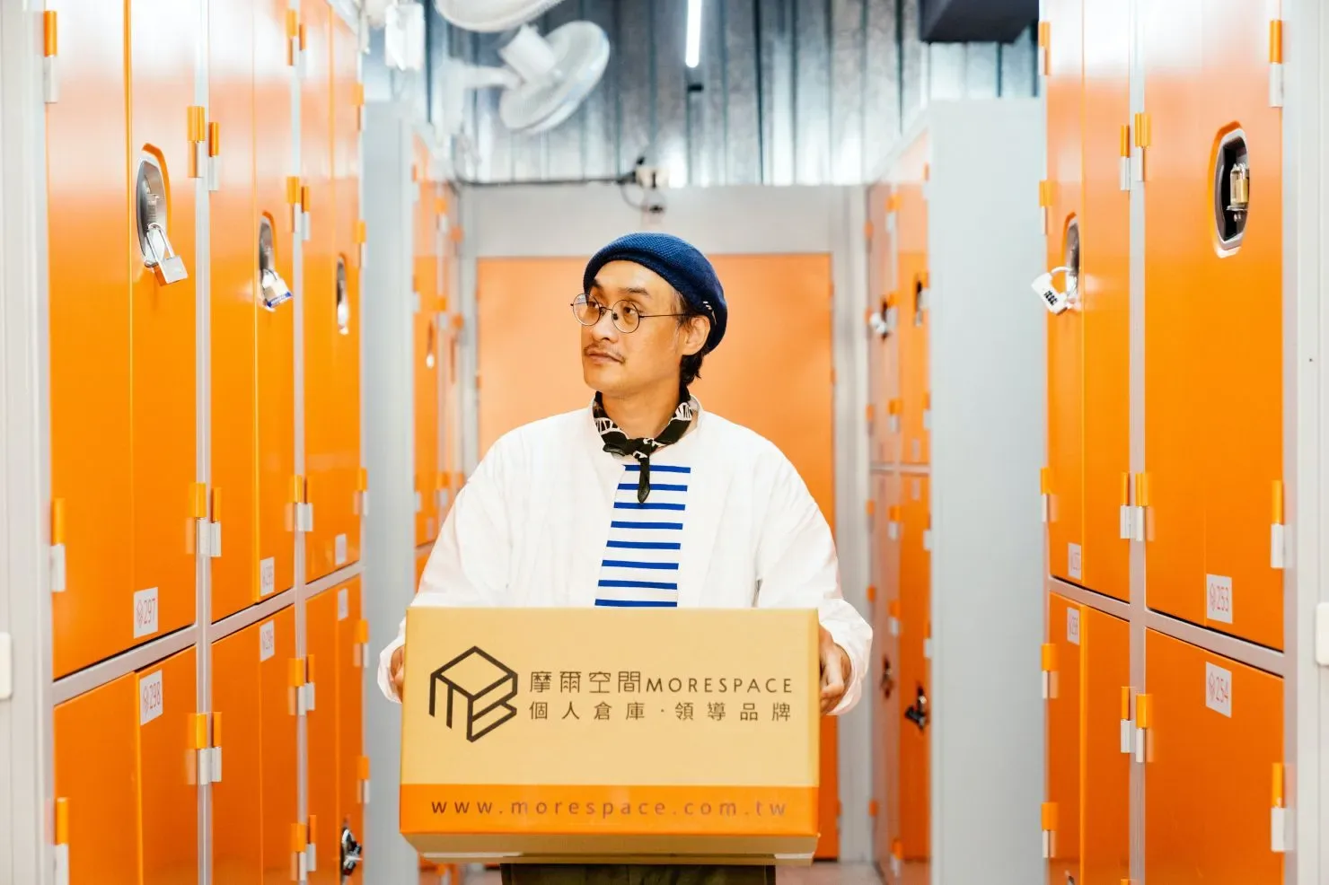 摩爾空間個人倉庫清爽明亮的環境，適合存放怕潮濕的皮革與古物收藏