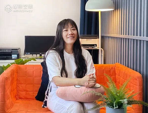 網拍業者李小姐利用摩爾空間個人倉庫存放大量存貨，解決家中空間被貨品佔滿的擁擠問題