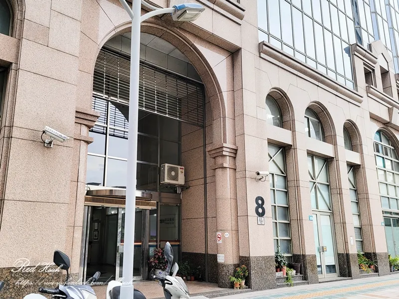摩爾空間三重湯城店鄰近捷運先嗇宮站與湯城園區，提供便利的30分鐘免費停車服務