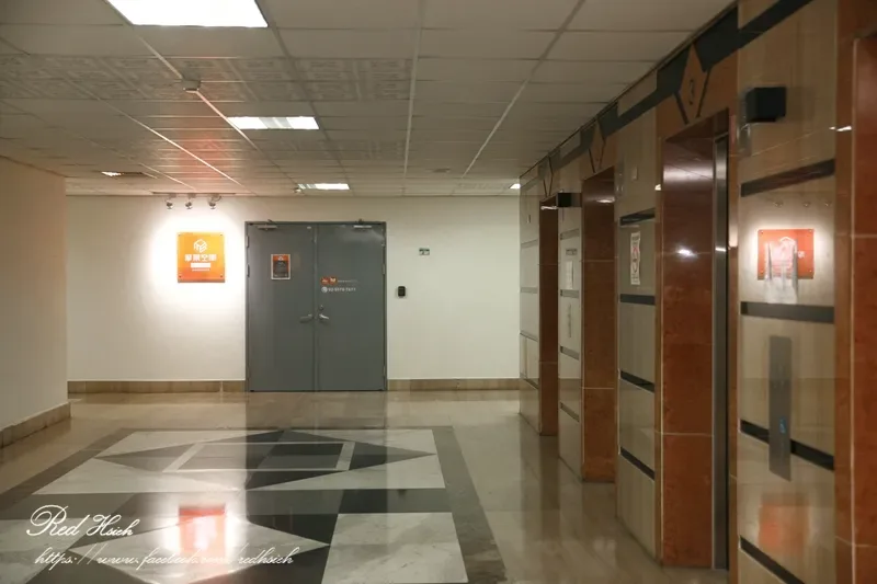 三重湯城門市備有大型貨梯輔助搬運，讓大型物品存放更為輕鬆高效