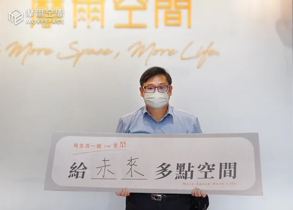 摩爾空間明亮寬敞的倉儲環境具備 24 小時監控與智慧門禁，讓用戶享有如家一般的安心存儲體驗