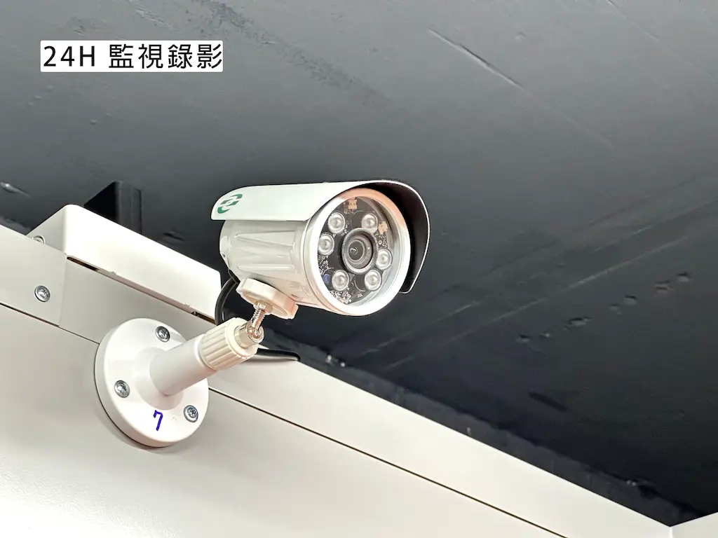 摩爾空間倉庫內部設有 24 小時監視錄影，保障個人倉儲安全