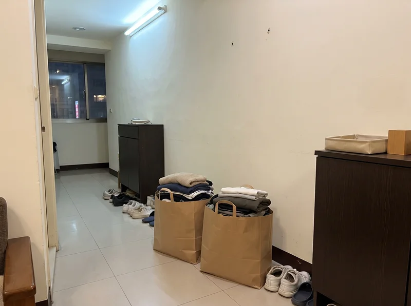 衣服斷捨離後，狀況良好的舊衣整理好準備捐贈