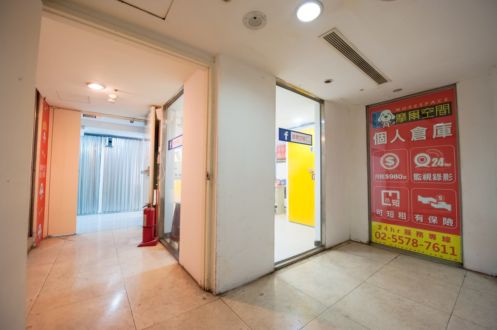 台北長安店 走道與門市服務區入口
