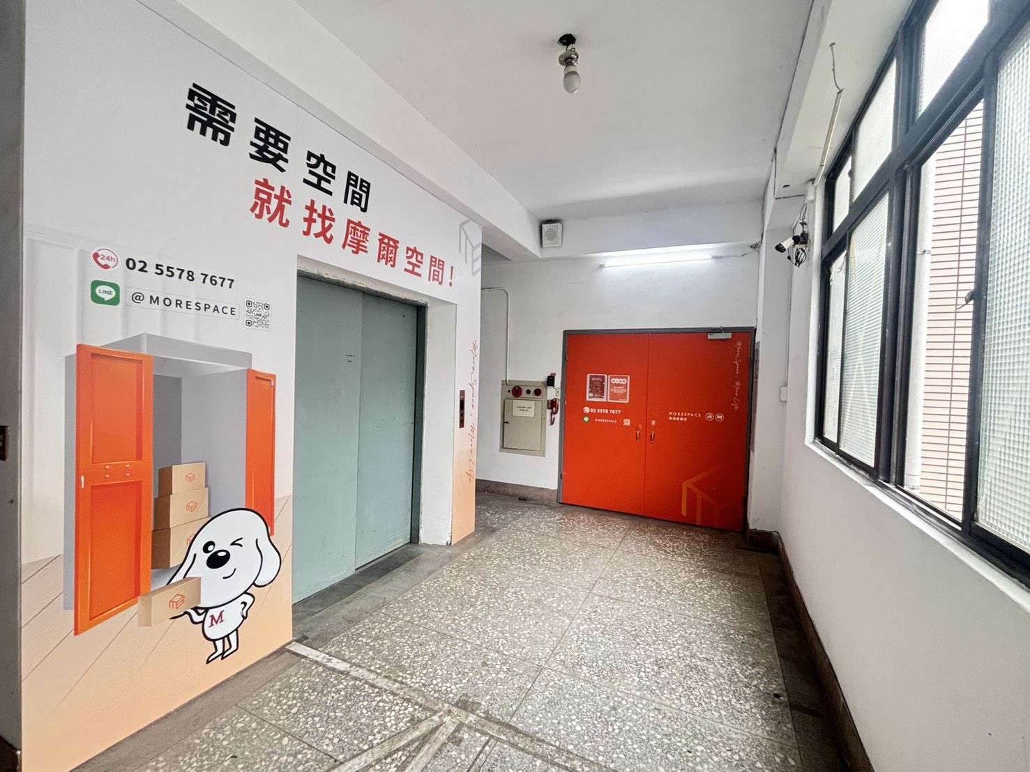 台北南港重陽店 電梯間與形象壁貼