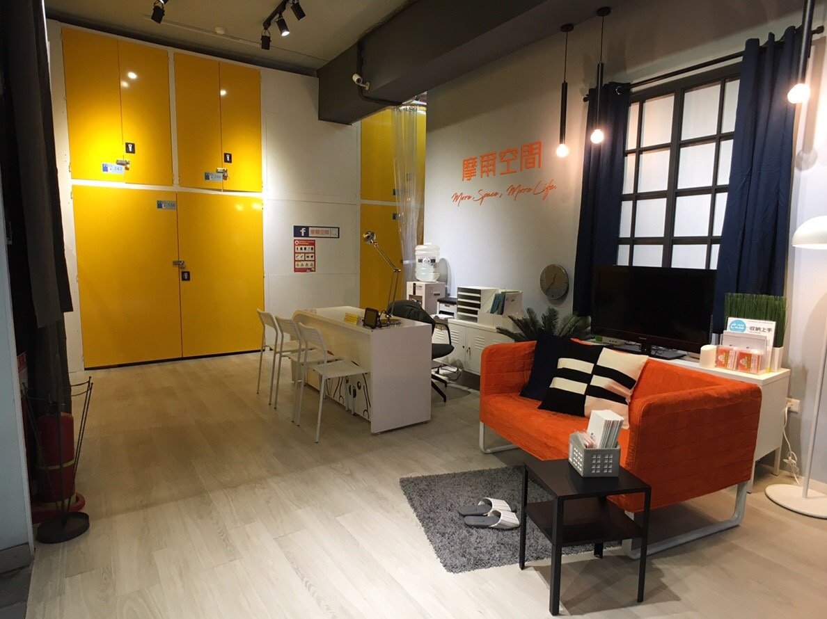 台北松山店 休息區與黃色倉櫃