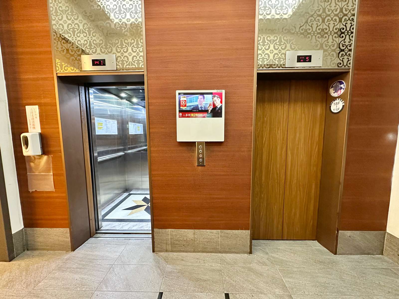 台中忠明五權店 電梯間與大理石牆